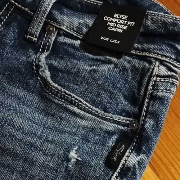 New Silver Elyse Mid RiseCropped 5 Pocket Jeans Minimal Distressing Indigo Sz 26 - Picture 2 of 10